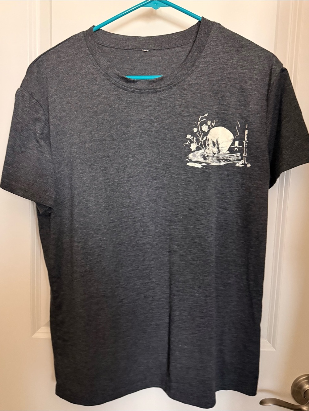 Women’s Introverted Book Club Skull Gray Graphic T-Shirt Size Medium